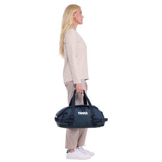 Thule Chasm S sportovní taška 30 L TDSD301 - Darkest Blue