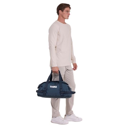 Thule Chasm S sportovní taška 30 L TDSD301 - Darkest Blue
