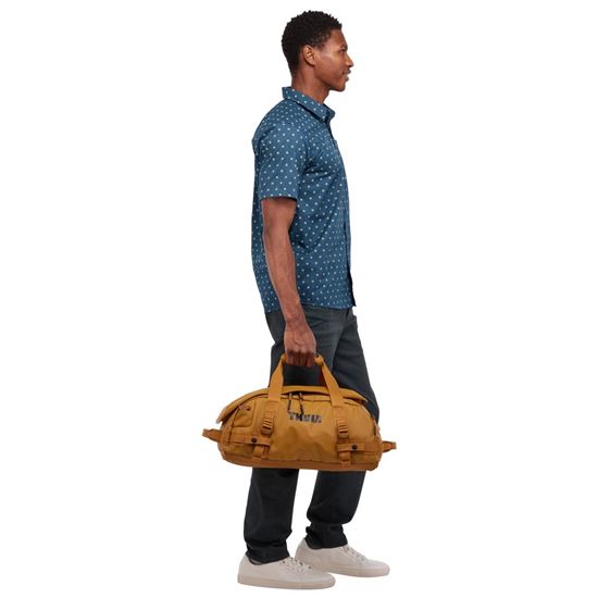 Thule Chasm S sportovní taška 30 L TDSD301 - Golden Brown