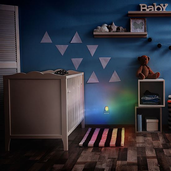 Solight noční LED RGB světélko se světelným sensorem, volitelná barva světla, 230V 