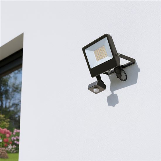 Solight LED reflektor se senzorem TOP, 30W, max. 3900lm, 3CCT, volitený výkon 100/66%, IP65, rychlospojka