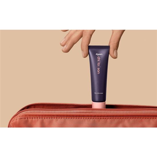 Dyson Chitosan Pre-style krém pro rovné až vlnité vlasy s bohatou výživou, 30 ml