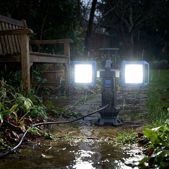 Solight duální přenosný LED reflektor se zásuvkou, 2x30W, 5400lm, 4000K, kabel se zástrčkou, IP54