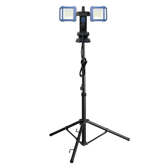 Solight duální teleskopický přenosný LED reflektor se zásuvkou, 2x30W, 5400lm, 4000K, 62-152cm, IP54